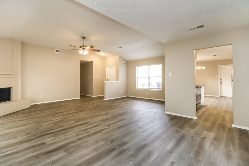 1,960/Mo, 21206 Waymare Ln Spring, TX 77388 Living Room View 4