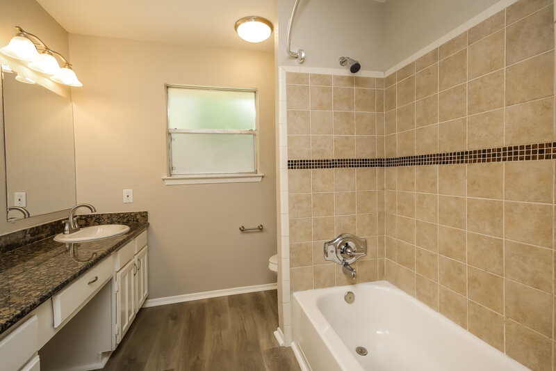 1,960/Mo, 21206 Waymare Ln Spring, TX 77388 Main Bathroom View 2
