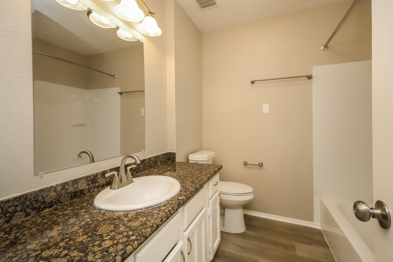 1,960/Mo, 21206 Waymare Ln Spring, TX 77388 Bathroom View