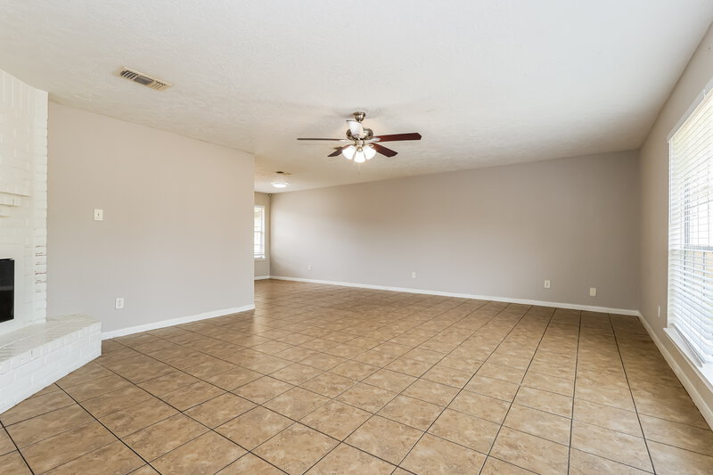 1,750/Mo, 8514 Forest Point Dr Humble, TX 77338 Living Room View