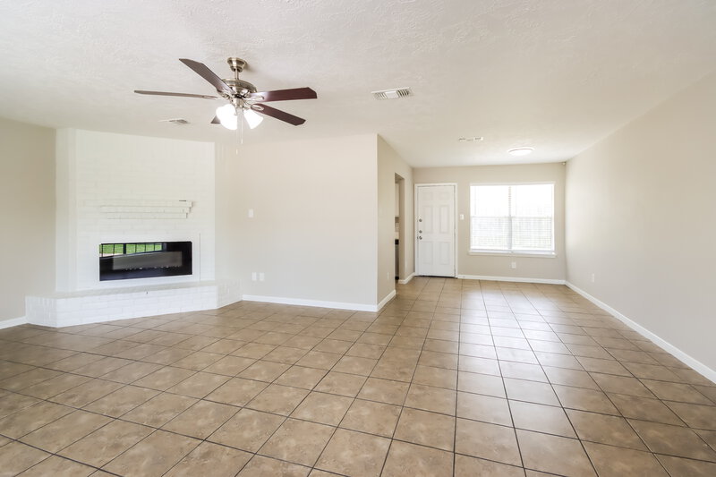 1,760/Mo, 8514 Forest Point Dr Humble, TX 77338 Living Room View 2