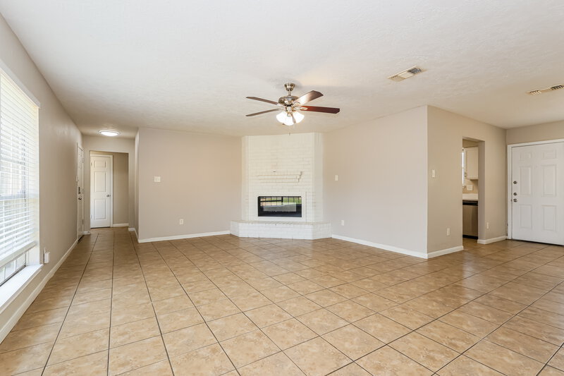 1,750/Mo, 8514 Forest Point Dr Humble, TX 77338 Living Room View 2