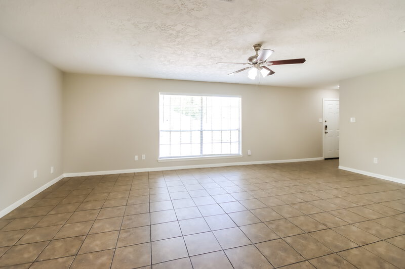 1,760/Mo, 8514 Forest Point Dr Humble, TX 77338 Living Room View 3