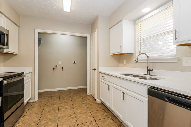 1,750/Mo, 8514 Forest Point Dr Humble, TX 77338 Kitchen View