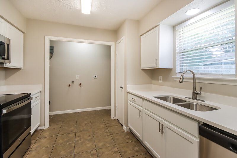 1,760/Mo, 8514 Forest Point Dr Humble, TX 77338 Kitchen View 2
