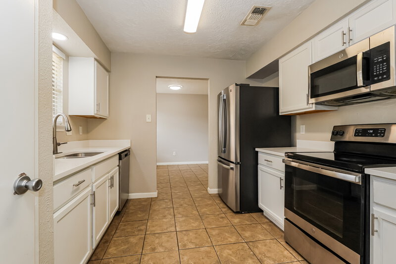 1,750/Mo, 8514 Forest Point Dr Humble, TX 77338 Kitchen View 2