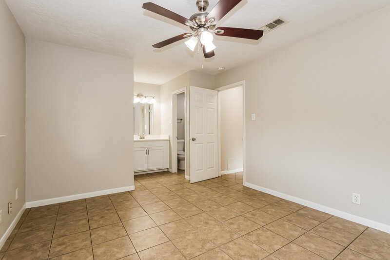1,750/Mo, 8514 Forest Point Dr Humble, TX 77338 Main Bedroom View 2