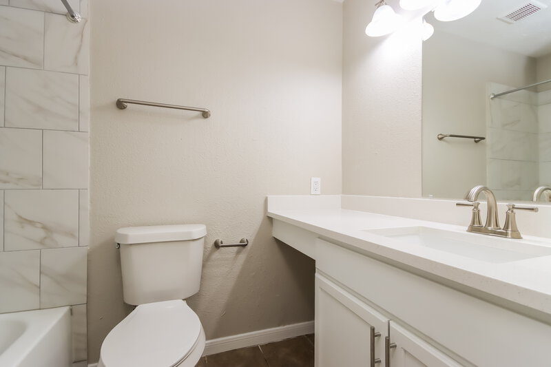 1,760/Mo, 8514 Forest Point Dr Humble, TX 77338 Bathroom View