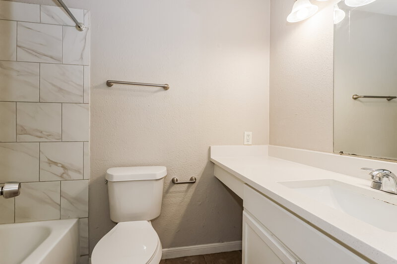 1,750/Mo, 8514 Forest Point Dr Humble, TX 77338 Bathroom View