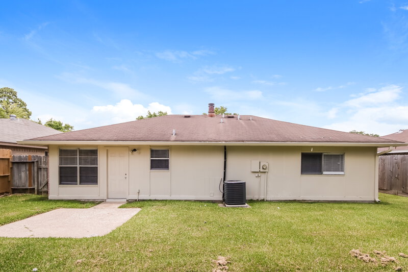 1,760/Mo, 8514 Forest Point Dr Humble, TX 77338 Rear View