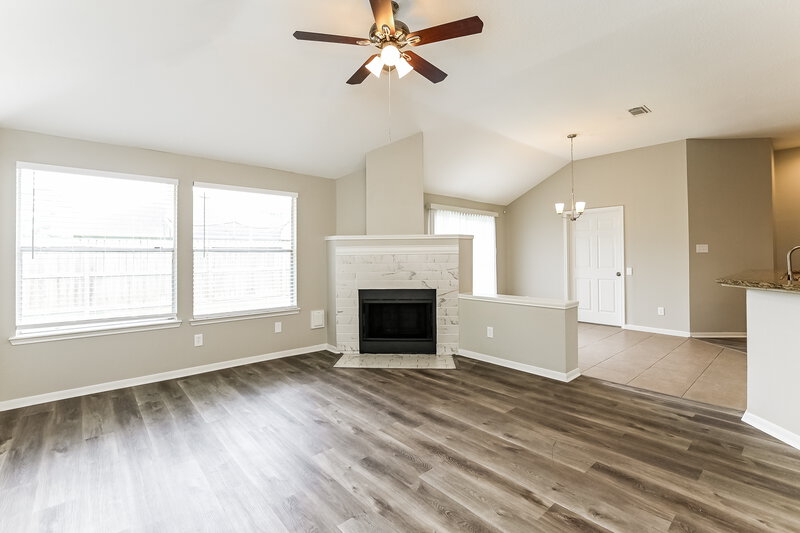 2,170/Mo, 4305 Kingfish Dr Seabrook, TX 77586 Living Room View