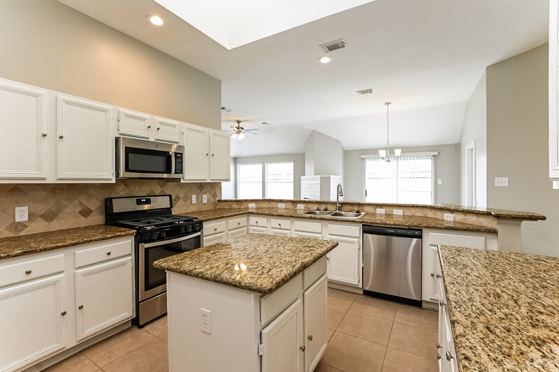 2,170/Mo, 4305 Kingfish Dr Seabrook, TX 77586 Kitchen View