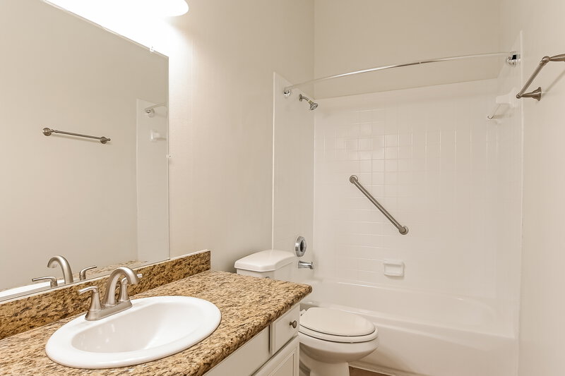2,170/Mo, 4305 Kingfish Dr Seabrook, TX 77586 Bathroom View
