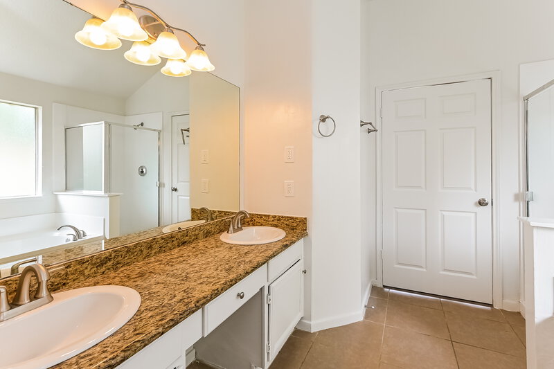 2,170/Mo, 4305 Kingfish Dr Seabrook, TX 77586 Bathroom View 2