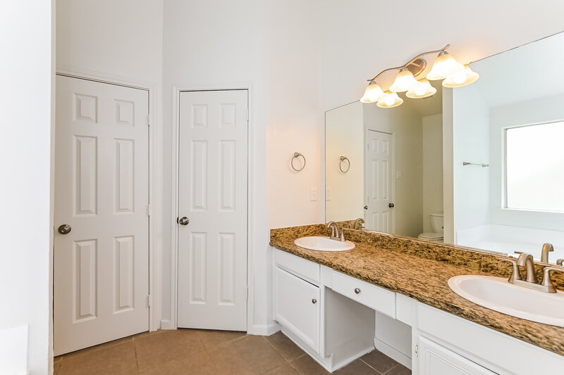 2,170/Mo, 4305 Kingfish Dr Seabrook, TX 77586 Bathroom View 3