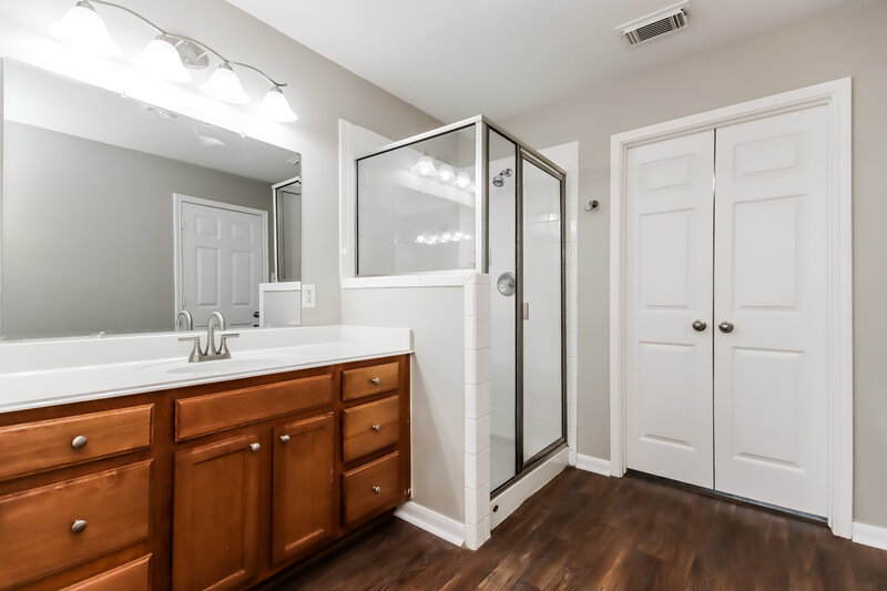 2,285/Mo, 727 Neap Ct Crosby, TX 77532 Main Bathroom View 2