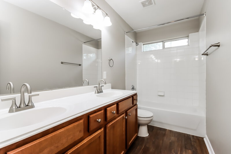 2,285/Mo, 727 Neap Ct Crosby, TX 77532 Bathroom View