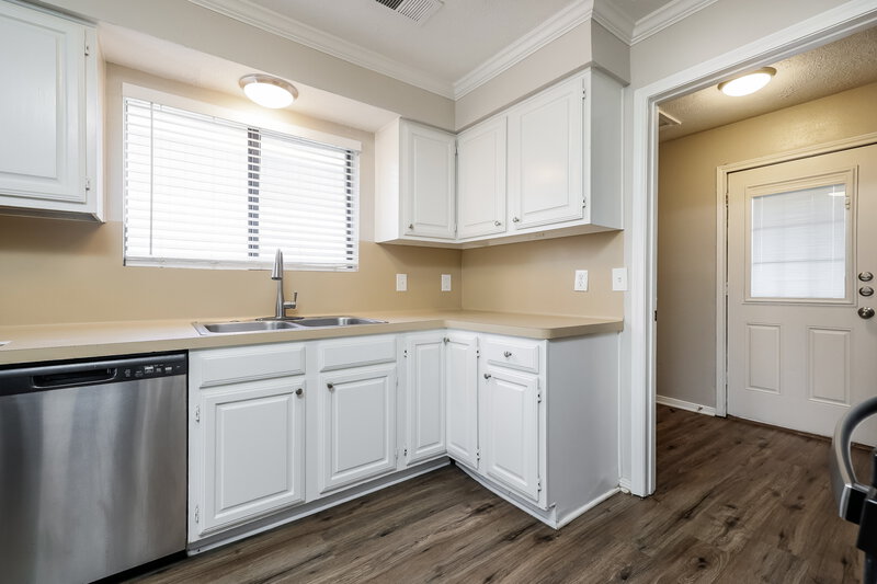 1,865/Mo, 8431 Pines Place Dr Humble, TX 77346 Kitchen View