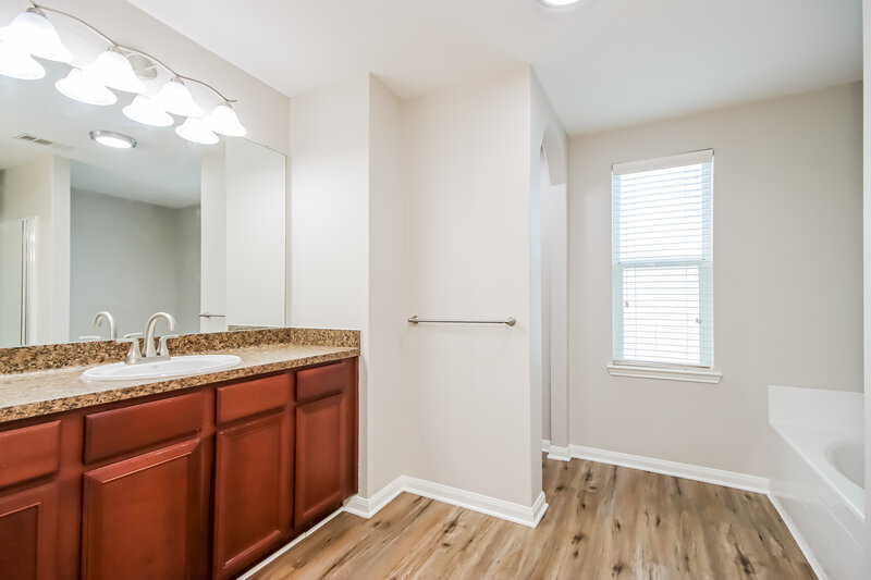 1,900/Mo, 10855 S Lake Mist Ln Willis, TX 77318 Main Bathroom View