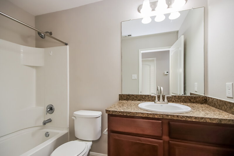 1,900/Mo, 10855 S Lake Mist Ln Willis, TX 77318 Bathroom View