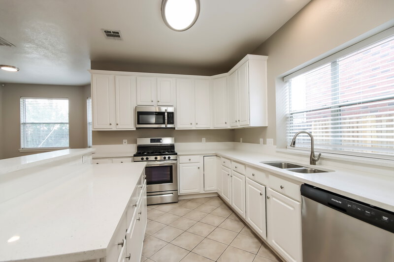 2,400/Mo, 9526 Bending Willow Ln Houston, TX 77064 Kitchen View 2