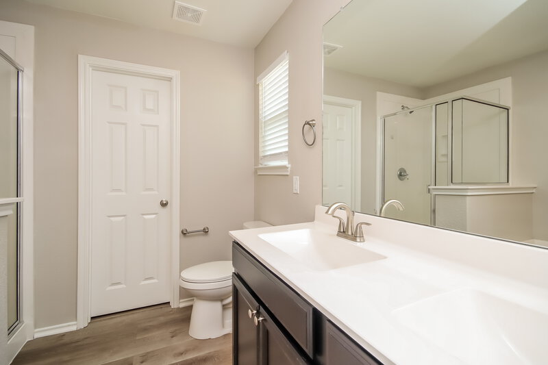 2,200/Mo, 5907 Palomaville Ct Katy, TX 77493 Main Bathroom View