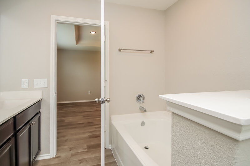 2,200/Mo, 5907 Palomaville Ct Katy, TX 77493 Main Bathroom View 2