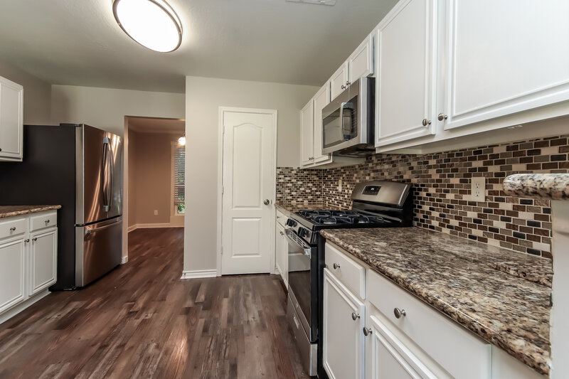 2,160/Mo, 6615 Lower Arrow Dr Houston, TX 77086 Kitchen View 2