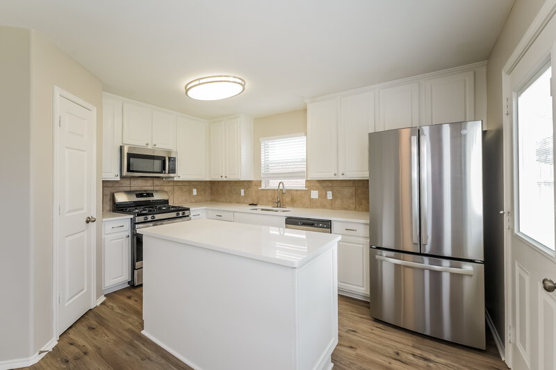 0/Mo, 17402 Heath Grove Ln Richmond, TX 77407 Kitchen View 2