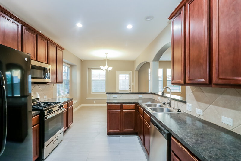 2,620/Mo, 8414 Parapet Pl Rosharon, TX 77583 Kitchen View 2