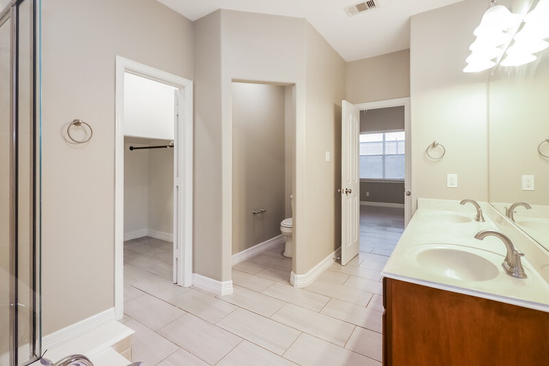 2,620/Mo, 8414 Parapet Pl Rosharon, TX 77583 Main Bathroom View 2