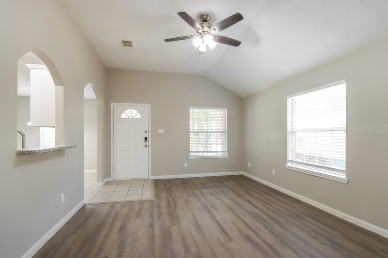 1,415/Mo, 1708 Tyler St Conroe, TX 77301 Living Room View 2
