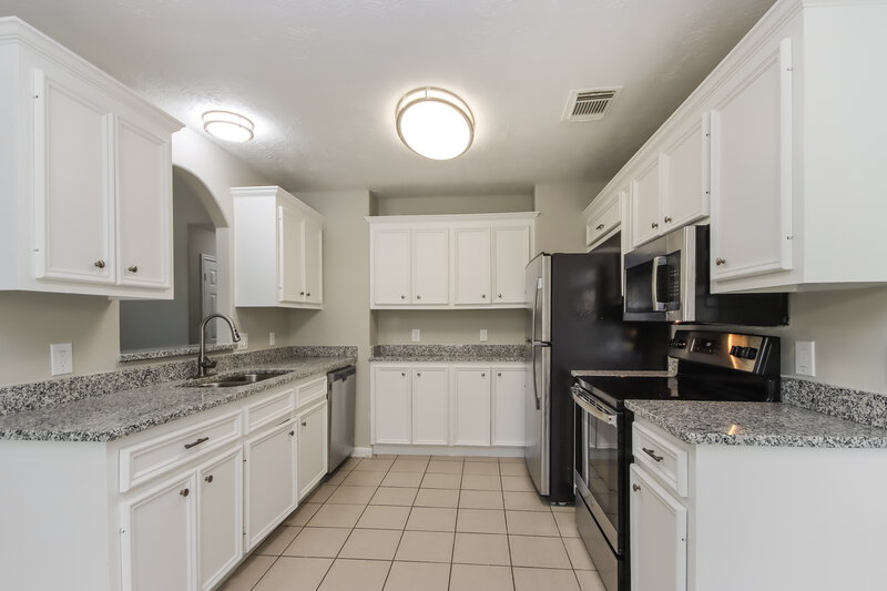 1,415/Mo, 1708 Tyler St Conroe, TX 77301 Kitchen View
