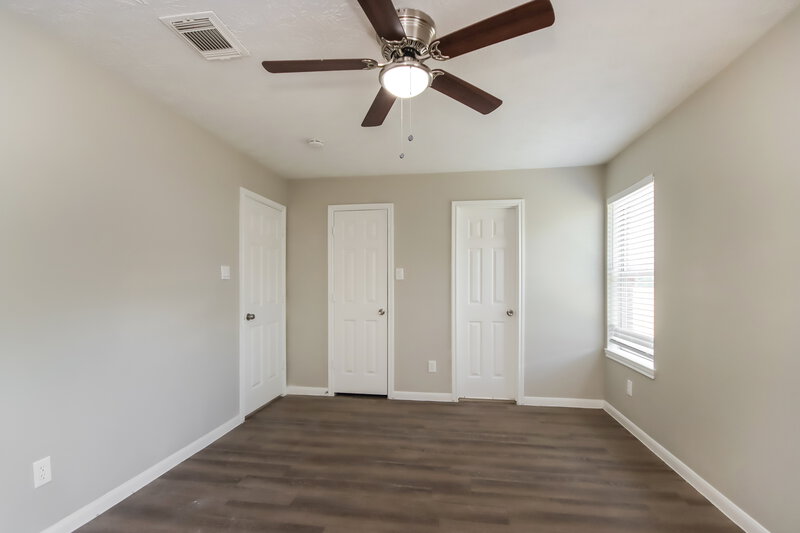 1,415/Mo, 1708 Tyler St Conroe, TX 77301 Main Bedroom View 2