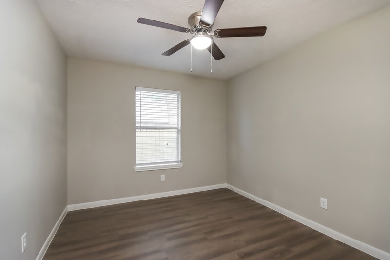 1,415/Mo, 1708 Tyler St Conroe, TX 77301 Bedroom View