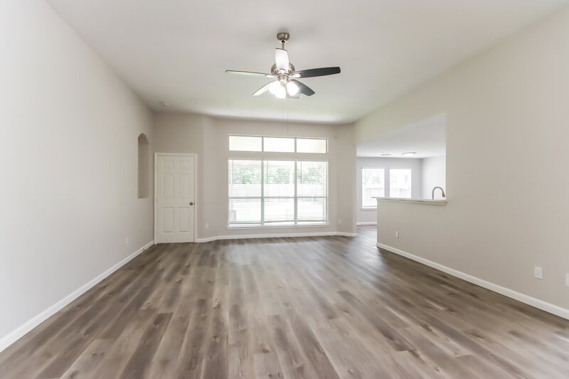2,195/Mo, 910 Taylor Ridge Dr Spring, TX 77373 Living Room View 2