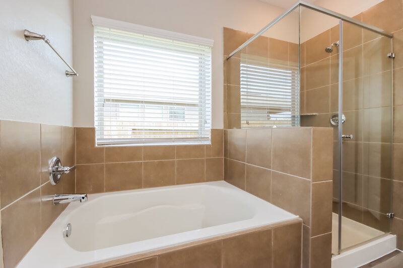2,520/Mo, 3552 Korina Way Conroe, TX 77306 Main Bathroom View 2