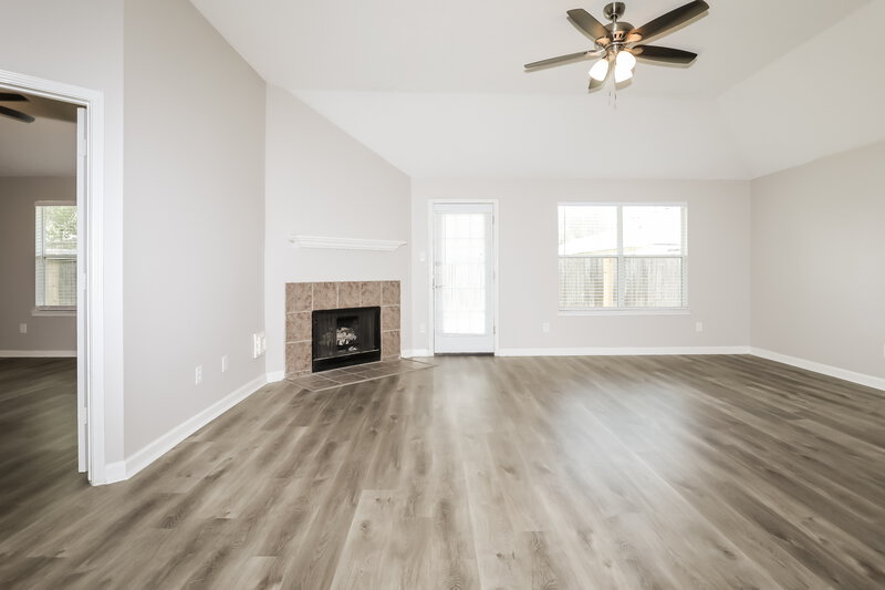 1,955/Mo, 32010 Ashton Ln Pinehurst, TX 77362 Living Room View