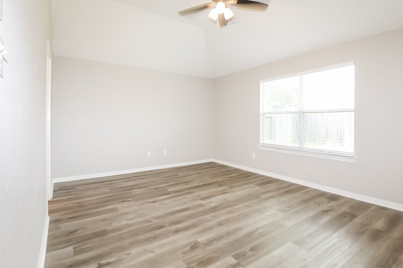1,955/Mo, 32010 Ashton Ln Pinehurst, TX 77362 Main Bedroom View 2