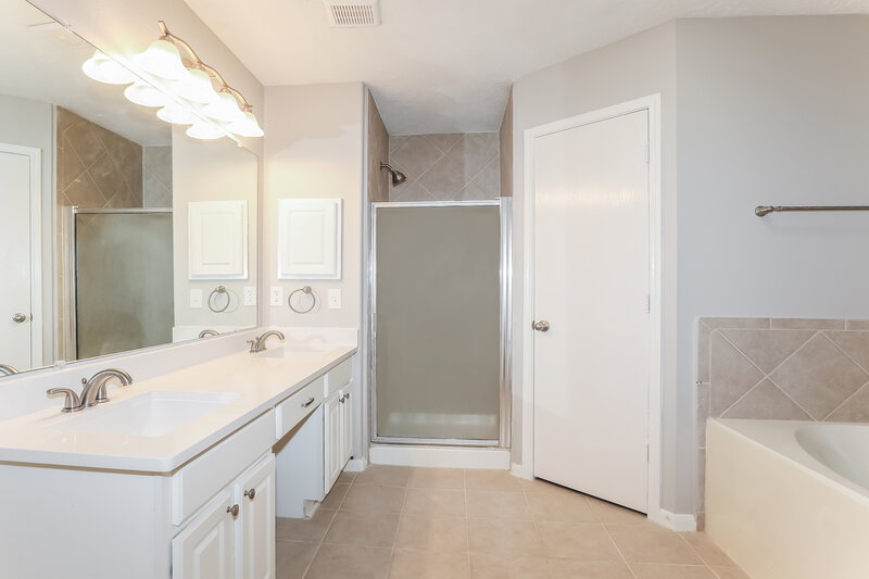 1,955/Mo, 32010 Ashton Ln Pinehurst, TX 77362 Main Bathroom View