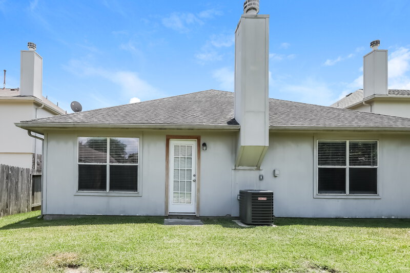 1,955/Mo, 32010 Ashton Ln Pinehurst, TX 77362 Rear View