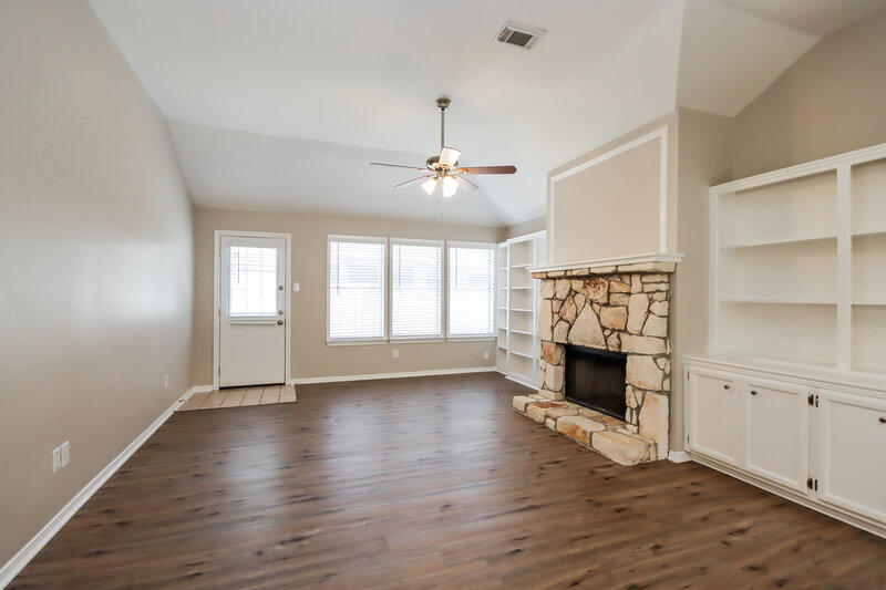 2,130/Mo, 590 Orangewood Dr Conroe, TX 77302 Living Room View
