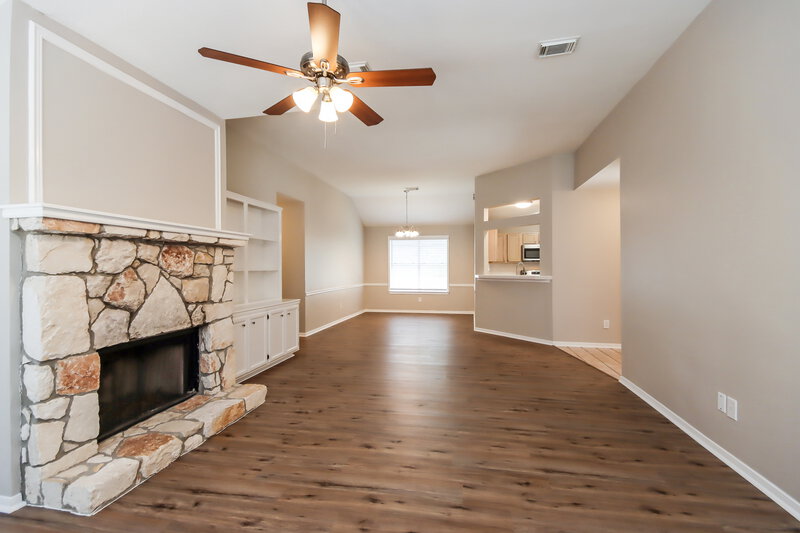 2,130/Mo, 590 Orangewood Dr Conroe, TX 77302 Living Room View 2