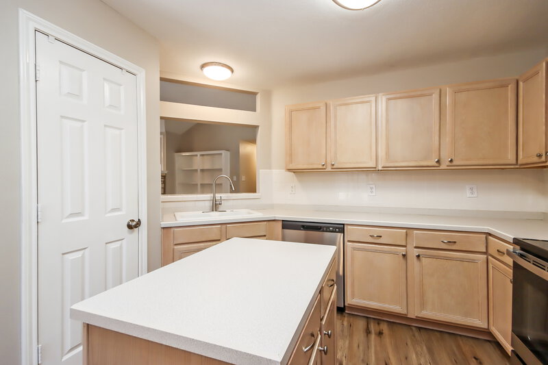 2,130/Mo, 590 Orangewood Dr Conroe, TX 77302 Kitchen View 2