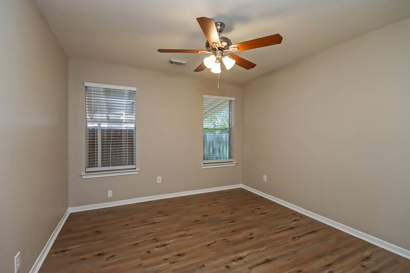 2,130/Mo, 590 Orangewood Dr Conroe, TX 77302 Main Bedroom View 2