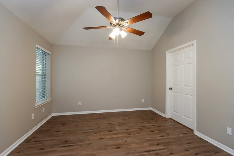 2,130/Mo, 590 Orangewood Dr Conroe, TX 77302 mia View