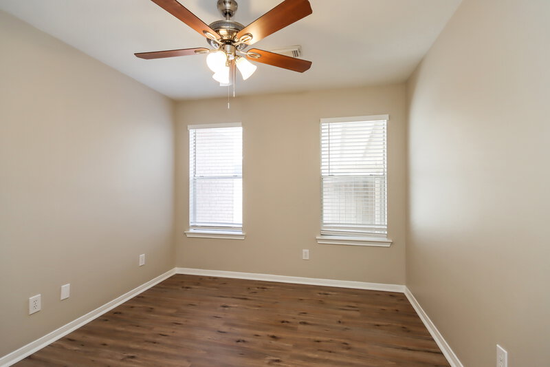 2,130/Mo, 590 Orangewood Dr Conroe, TX 77302 Bedroom View 2