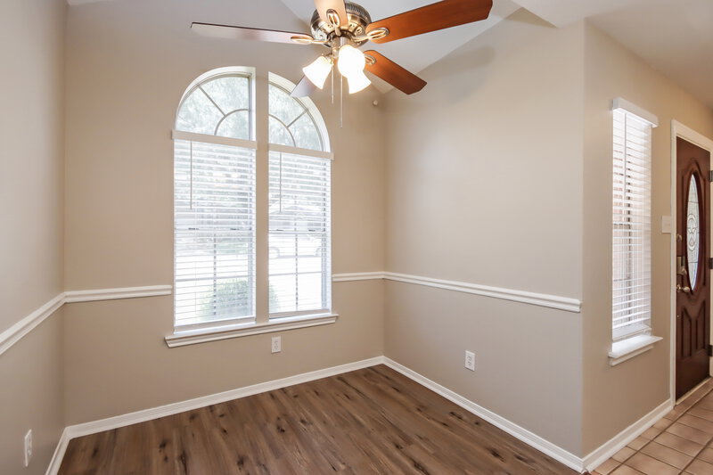 2,130/Mo, 590 Orangewood Dr Conroe, TX 77302 Bedroom View 3