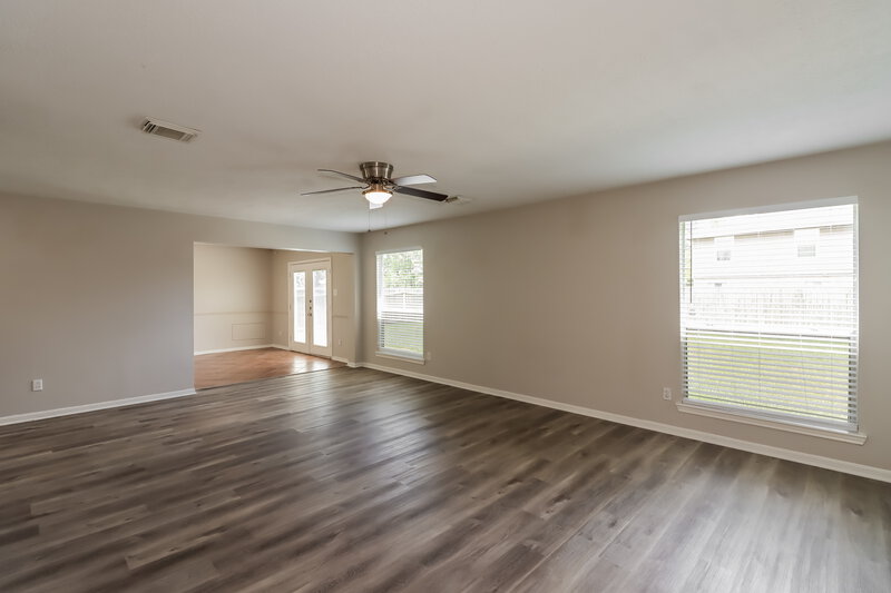 2,190/Mo, 16323 Rapidcreek Dr Houston, TX 77053 Living Room View 2
