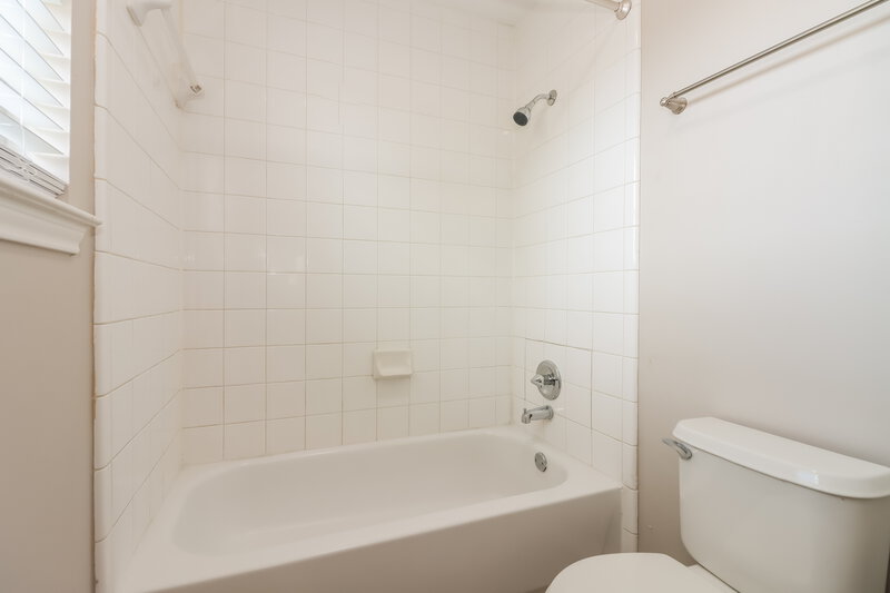 2,190/Mo, 16323 Rapidcreek Dr Houston, TX 77053 Bathroom View